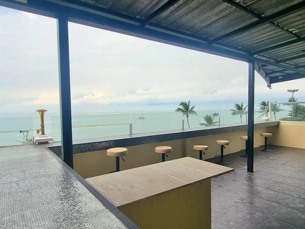 Happy Jomtien - Direct Beach Access, Sea View & Central Location