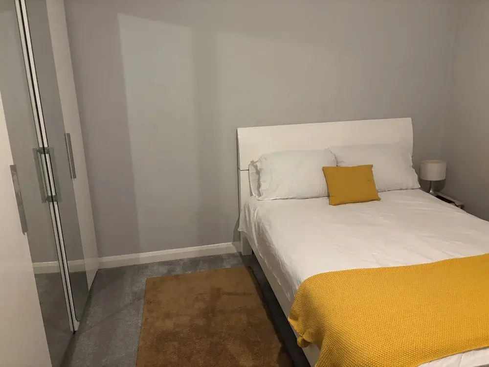 4 Bed House-sleeps 7-free Parking