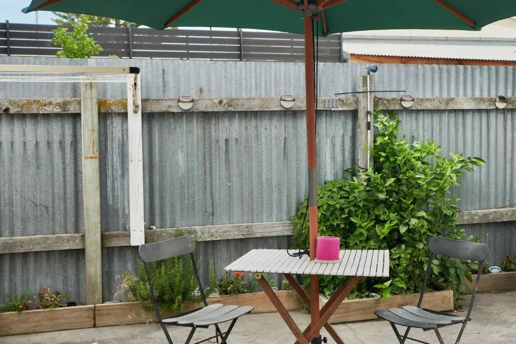 Sun Seeker's Cottage - Napier Holiday Home
