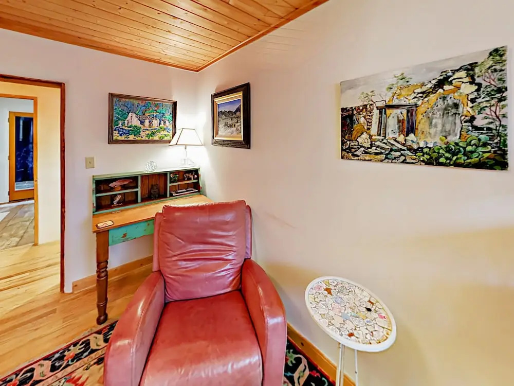 Magpie House 3 Bedrooms 2 Bathrooms Home