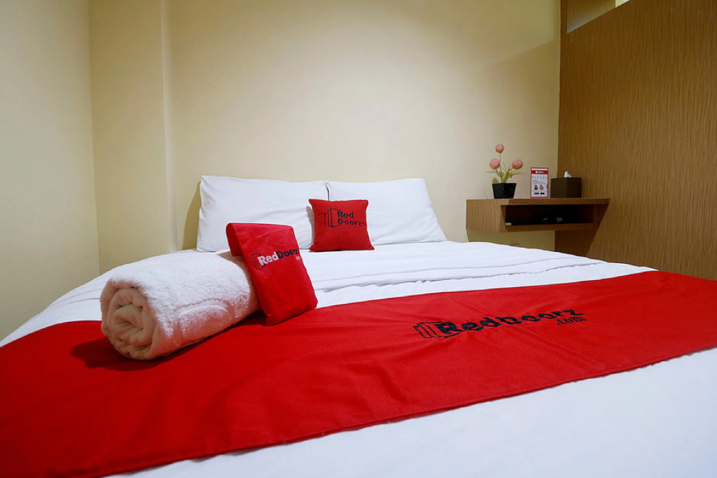 RedDoorz near ITC Cempaka Mas
