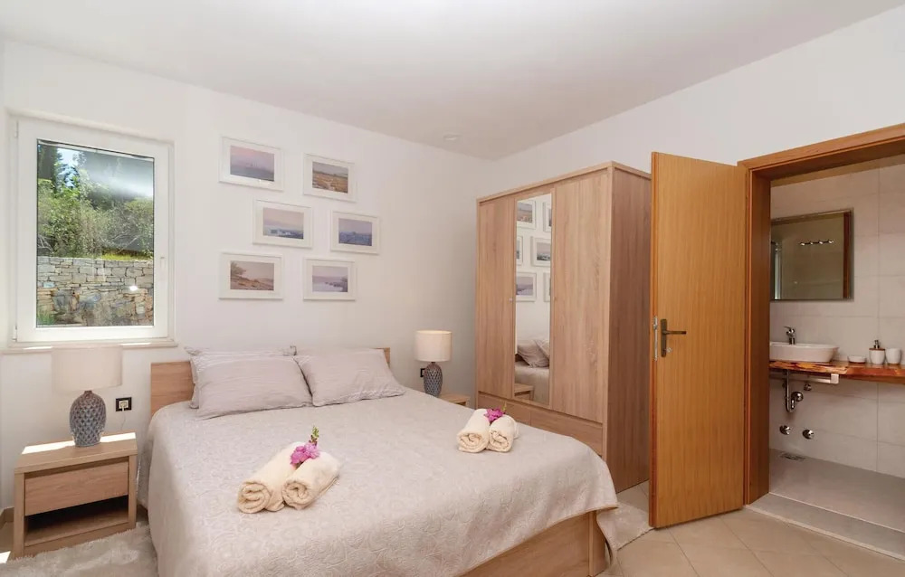 Stunning Home In Zrnovo With Sauna
