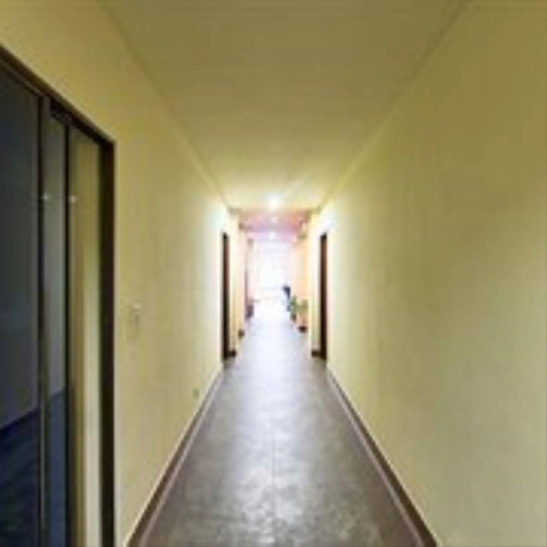 G Eleven Hotel