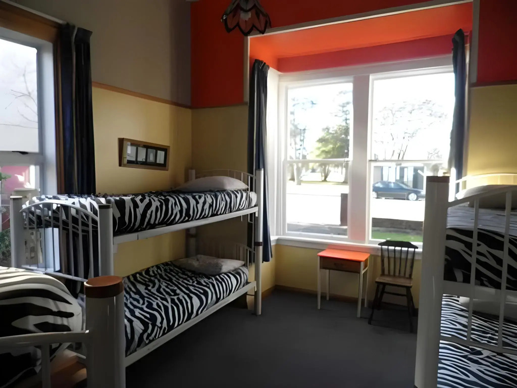 Bazil's Hostel & Surf School