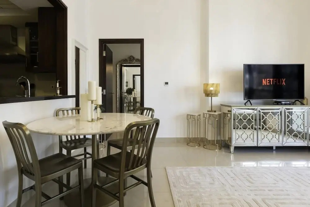 Incredible Apartment With Balcony - Fits 4