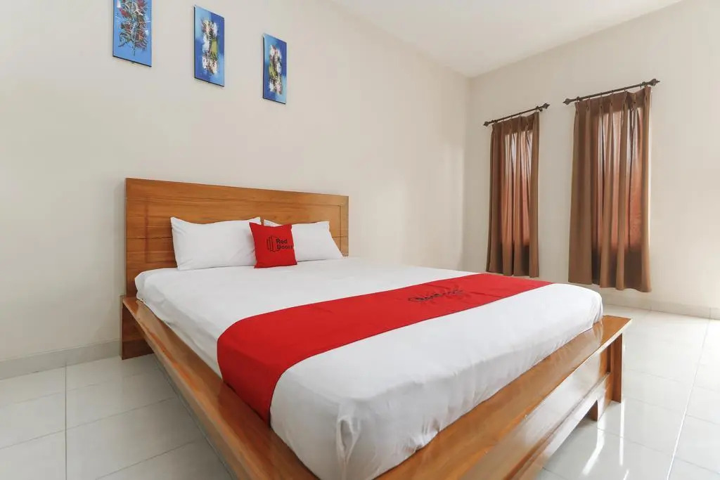 RedDoorz Plus near Cibubur Junction