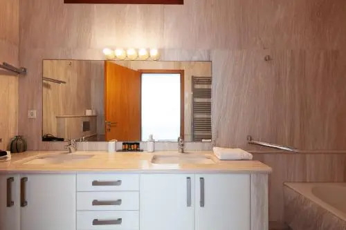 Angels Villa - 8-Bedroom Estate Ideal for Groups & Families by etouri