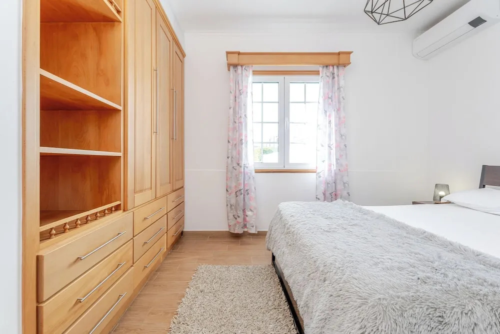 Spacious, Garden, and Private Parking