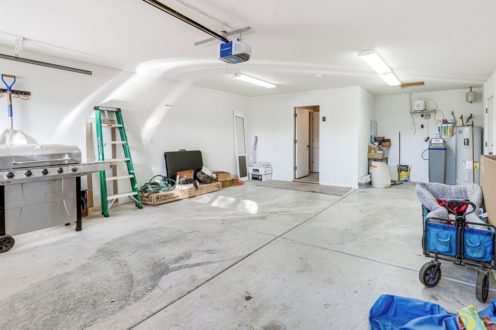 3 Mi to London Bridge: Home w/ Patio & Grill!