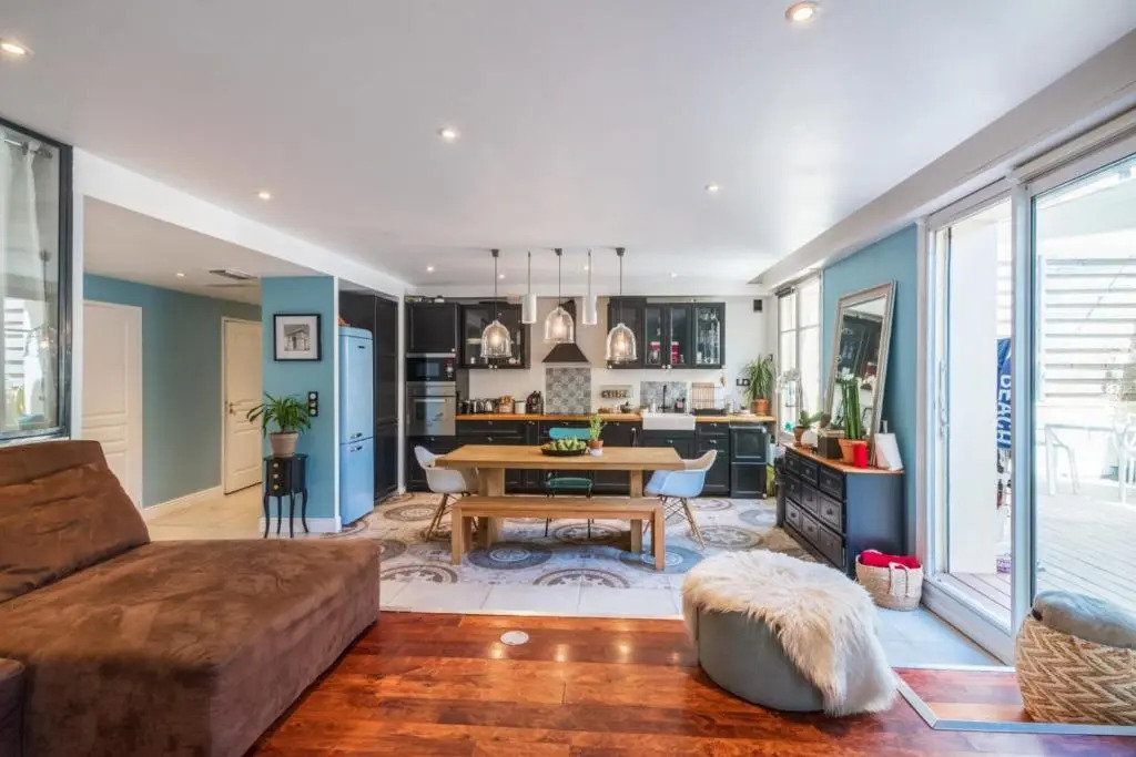 Bright 3br w AC and terrace near the train station in Marseille Welkeys