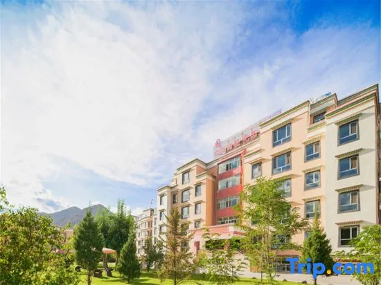 Padma Chumig Garden Hotel