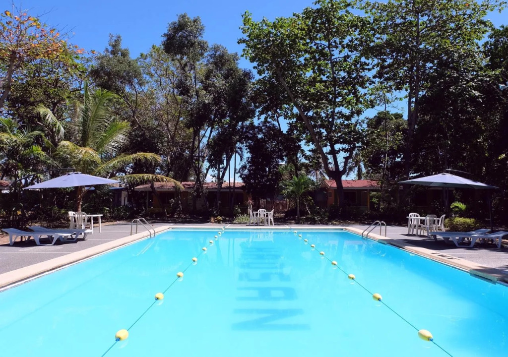 BlueFins Resort