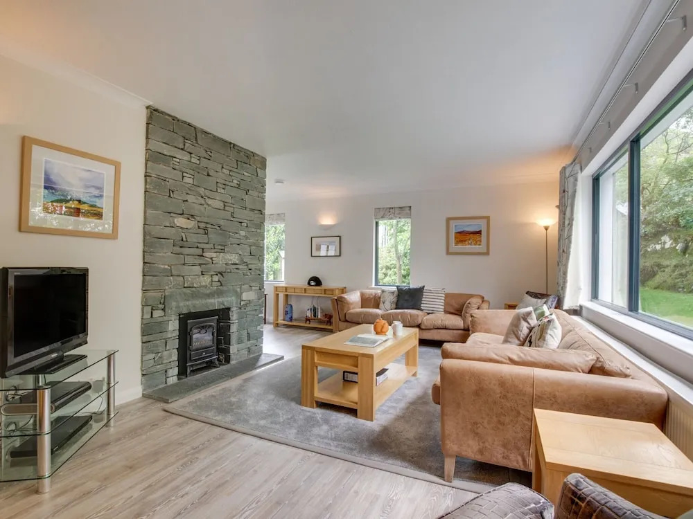Detached Holiday Home With Three Bathrooms, Open Fire and Private Parking