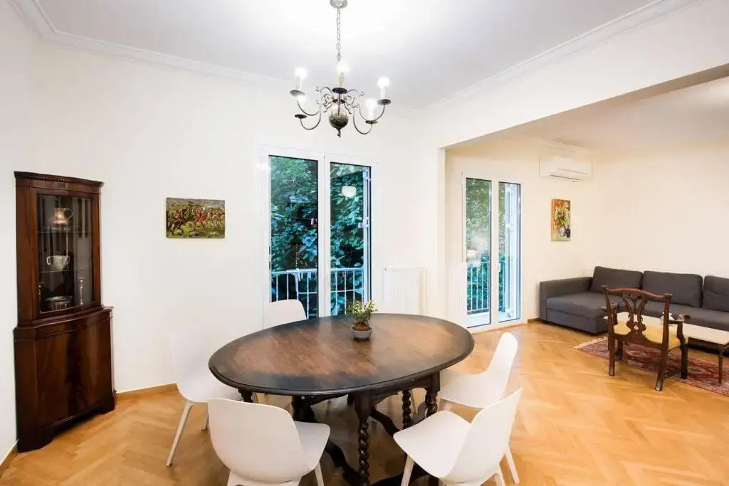 Elegant 3 bd apt, in the most prestigious area.
