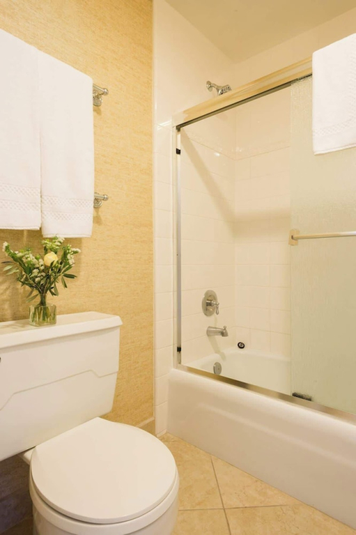 Luxury Napa Getaway Golf Views King Bed