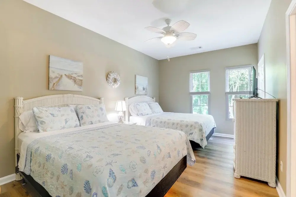 < 2 Mi to Beach: Savannah Shores Resort Condo!
