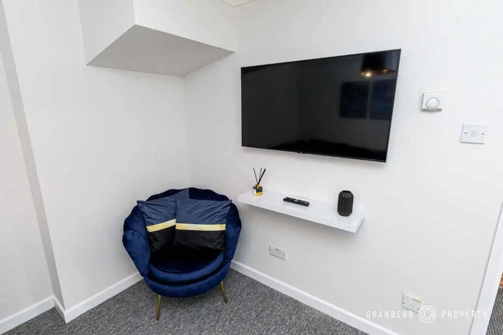 Stunning & Classy 2bed House, Poole, Parking