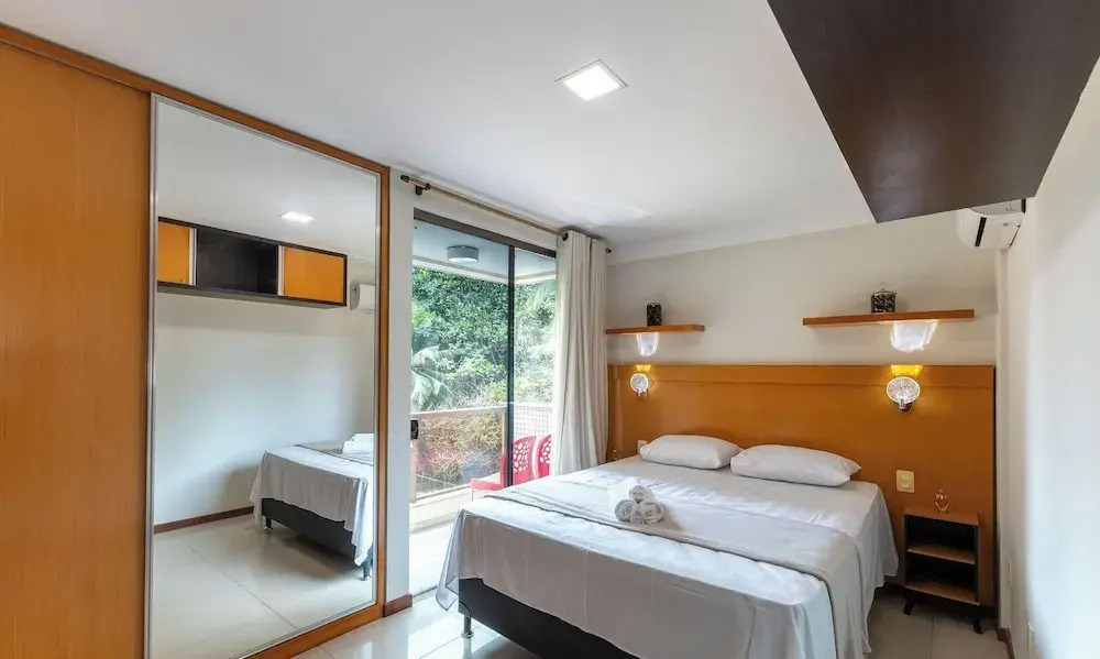 Apt w/ Balcony Steps From the Sea, Ilheus Erw0301