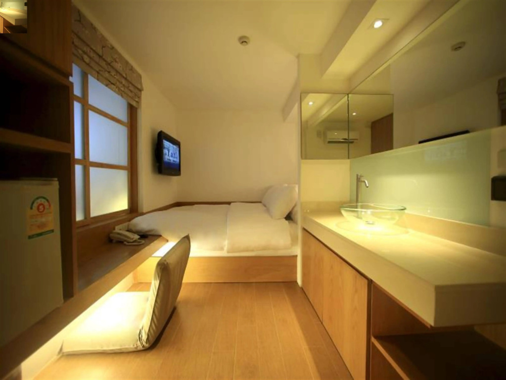 Silom One