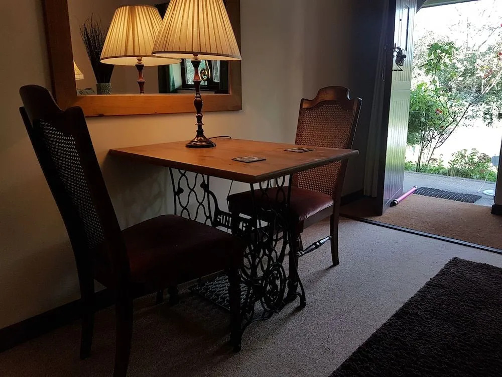 Miltons Apartments and Rooms
