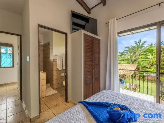 Sunset Villa, comfortable house steps from the beach