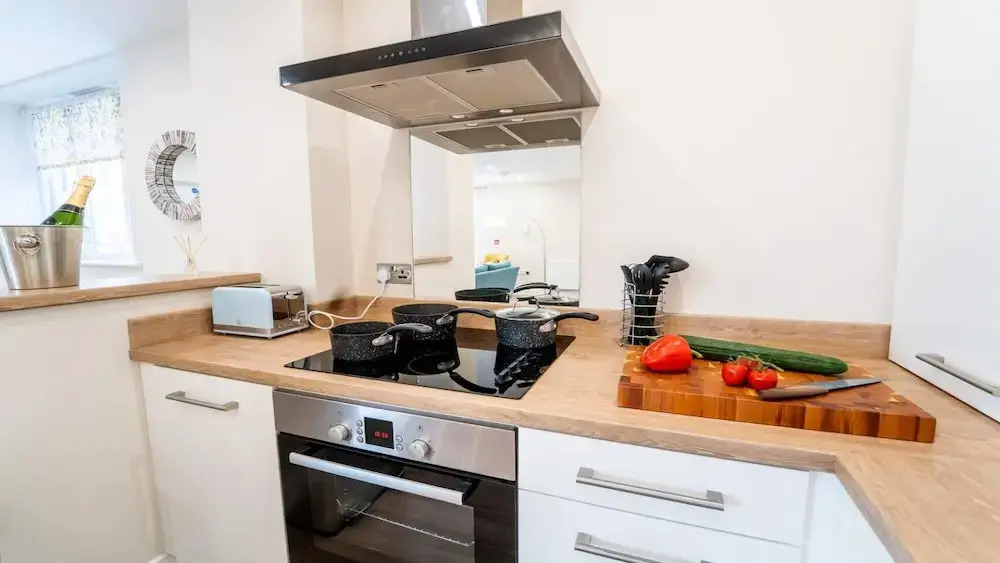 South Quay Apartment - 2 Bedrooms - 2 Bathrooms