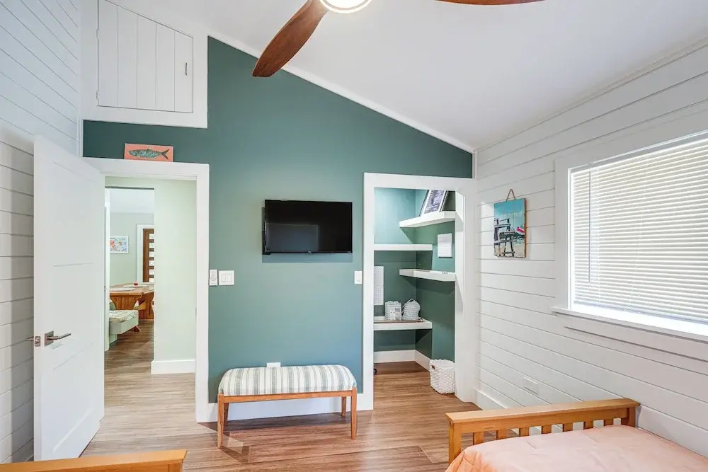 Walk to Harry Harris Beach: Modern Coastal Escape!
