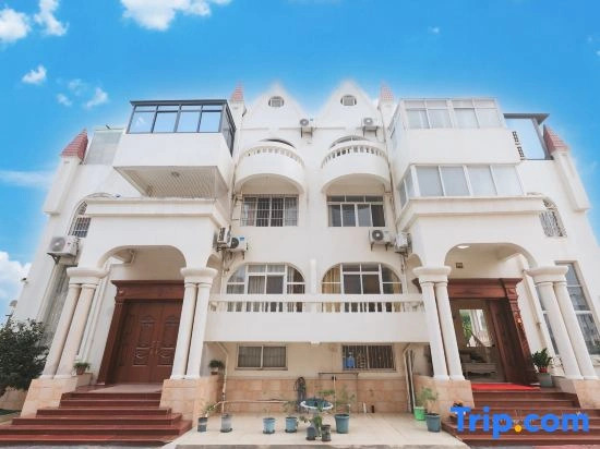 Haiyun Holiday Villa (Beihai International Passenger Port Qiaogang Style Street Store)