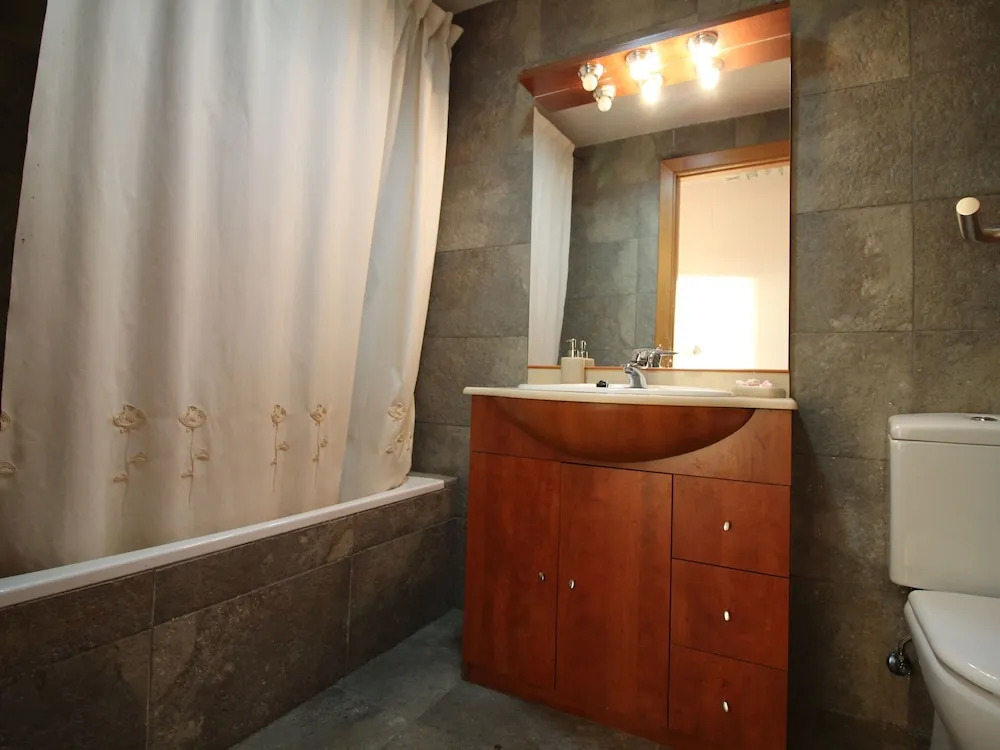 Apartment With sea View, Walking Distance to the Beach