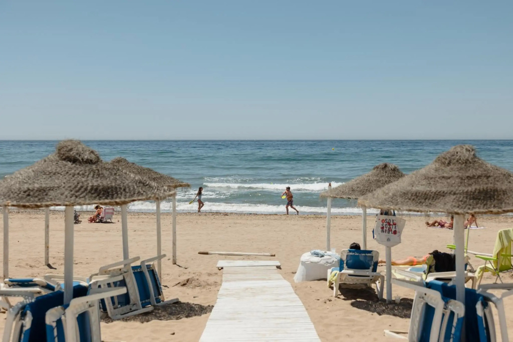 Holiday House next to the beach in Las Dunas, Bahía de Marbella