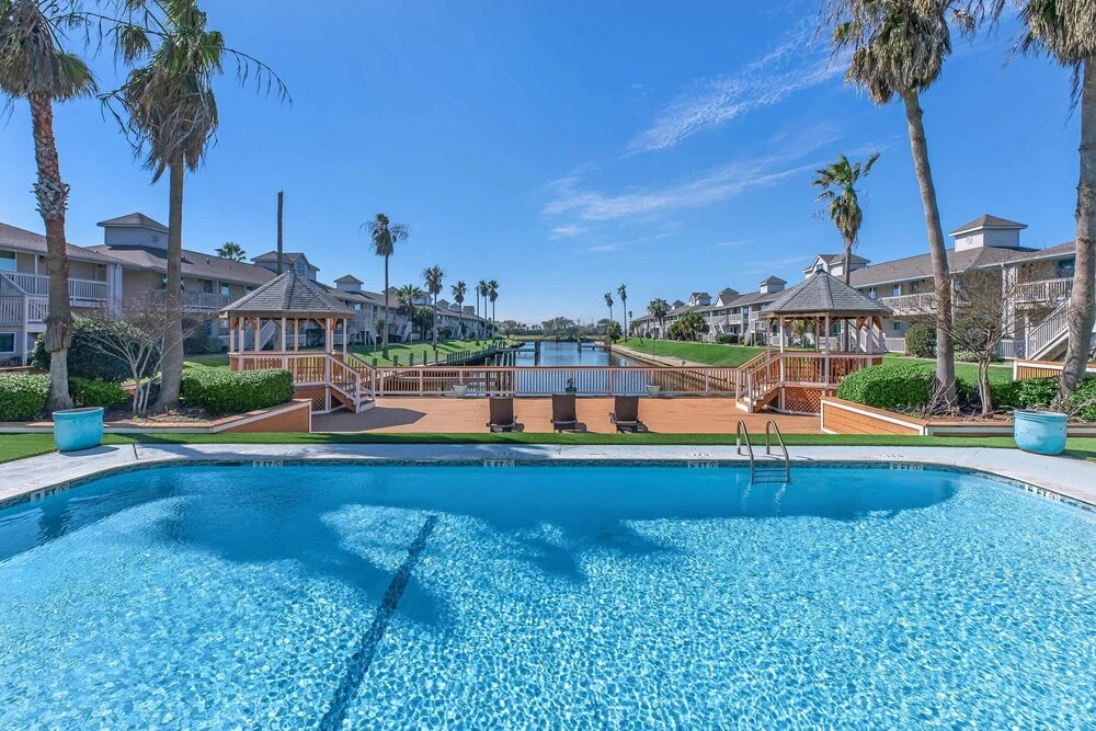 Live on the Bay - Walk To Moody Gardens - Private Fishing Pier & Boat Slips