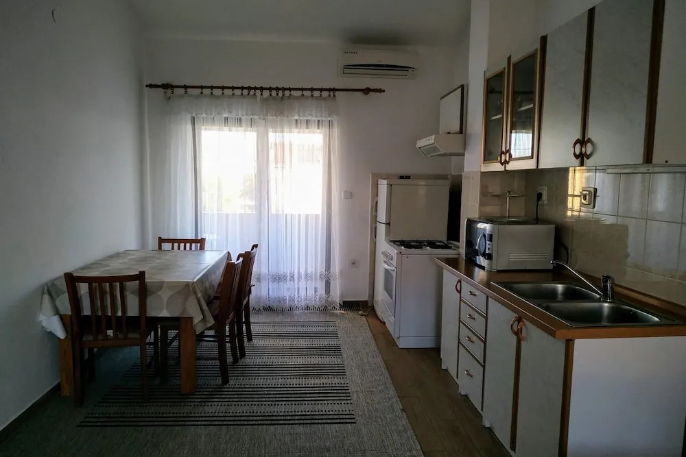 Slamo Apartments