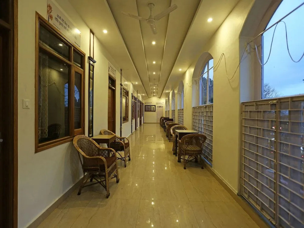 OYO 10653 Hotel Clark