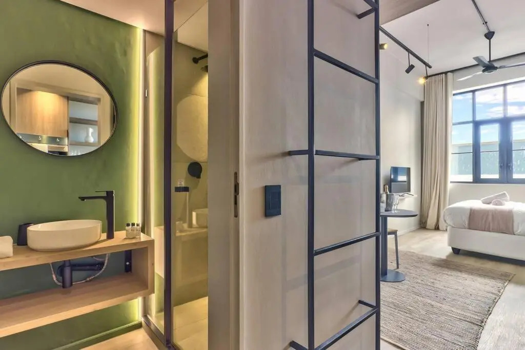 Trendy Urban Apartment in East City - Central CBD