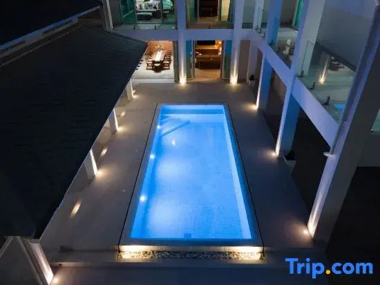 White Pool Villa Chiangmai