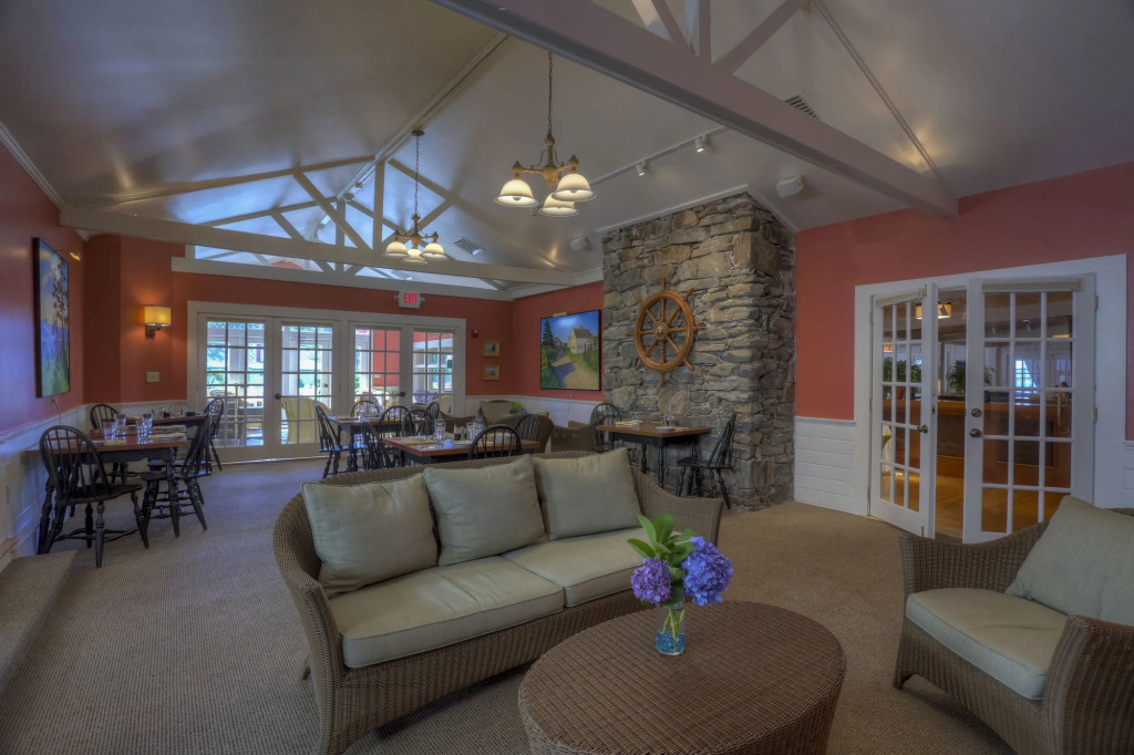 Spruce Point Inn Resort and Spa