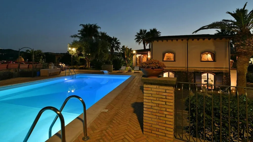 VILLA BIDDIZZA 10, Emma Villas