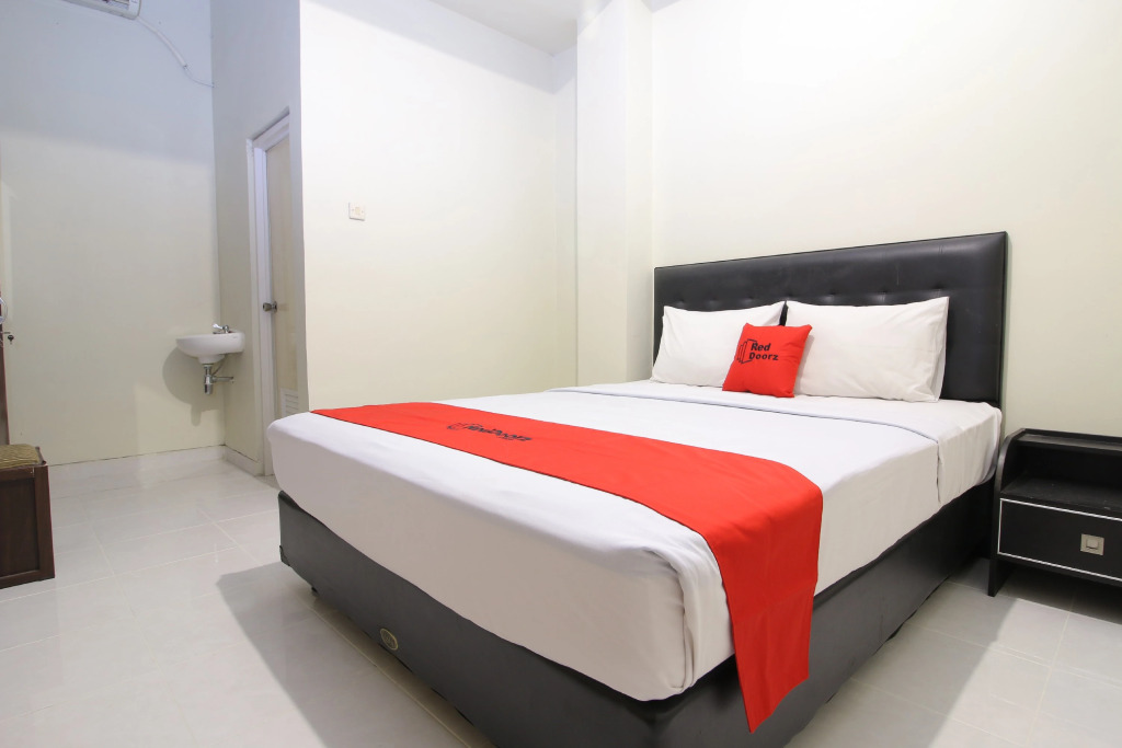 RedDoorz Plus near Universitas Negeri Yogyakarta