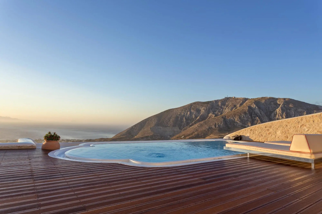 Luxury Villa in Santorini!
