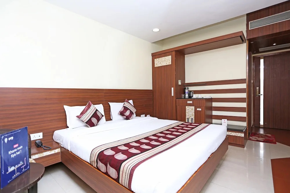 OYO 10392 Hotel Corbiz Tower