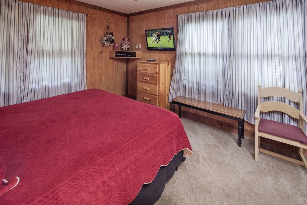 Grandma & Granpaws Place by Eagles Ridge Resort