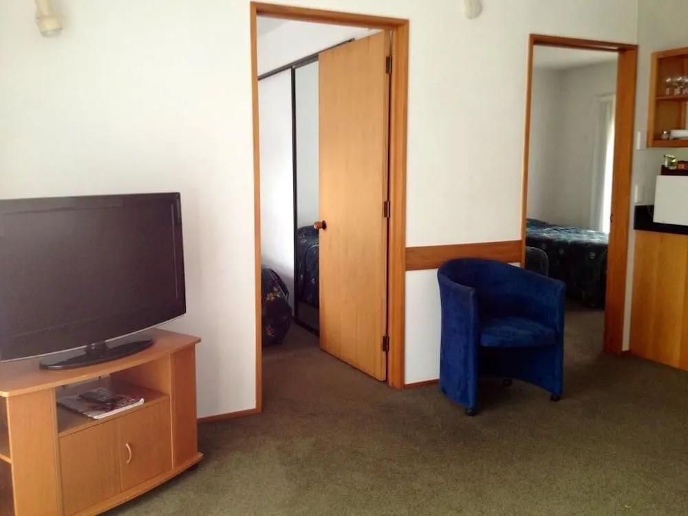 Academy Motor Lodge