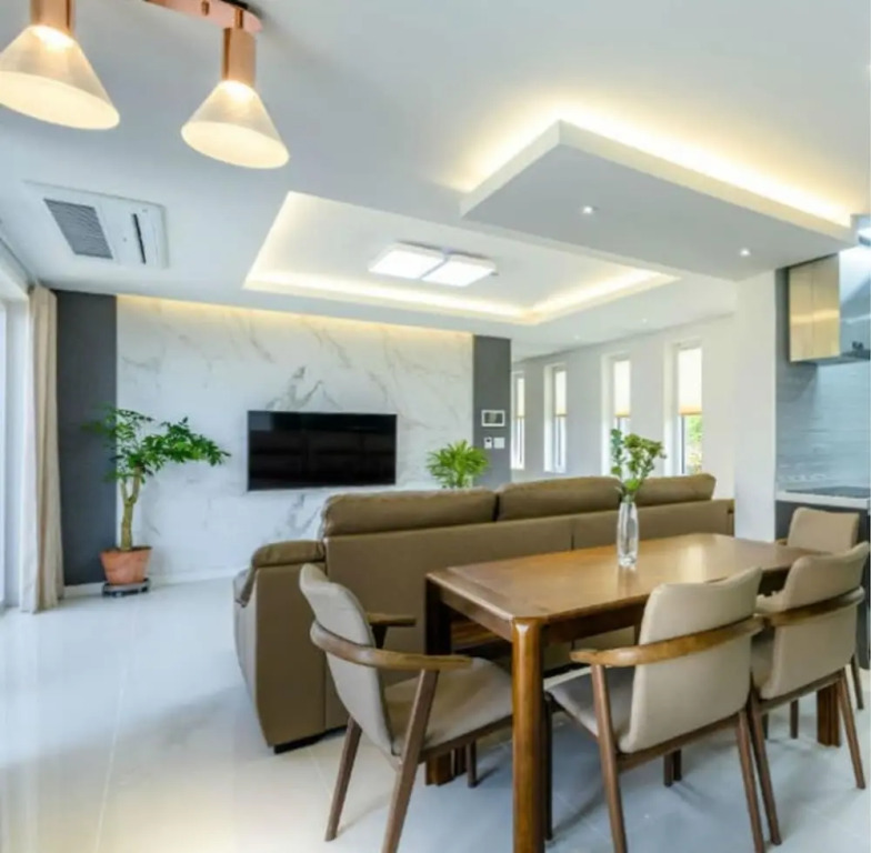 Chandelier Pension