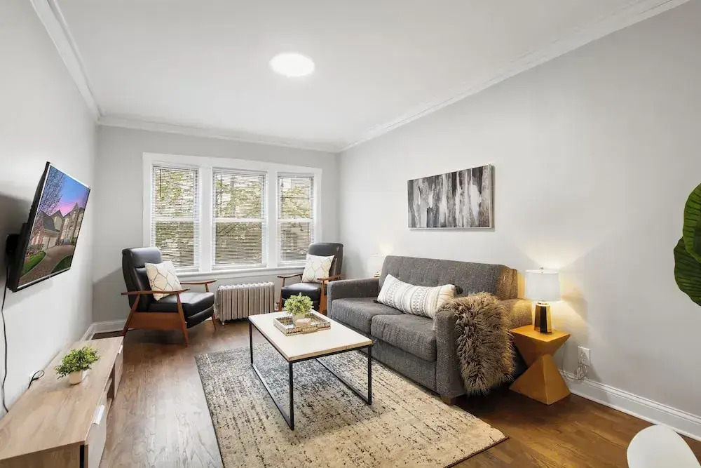 Cozy 2BR in Chicago - Roscoe 08-1W