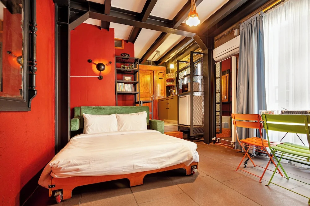 T Suites