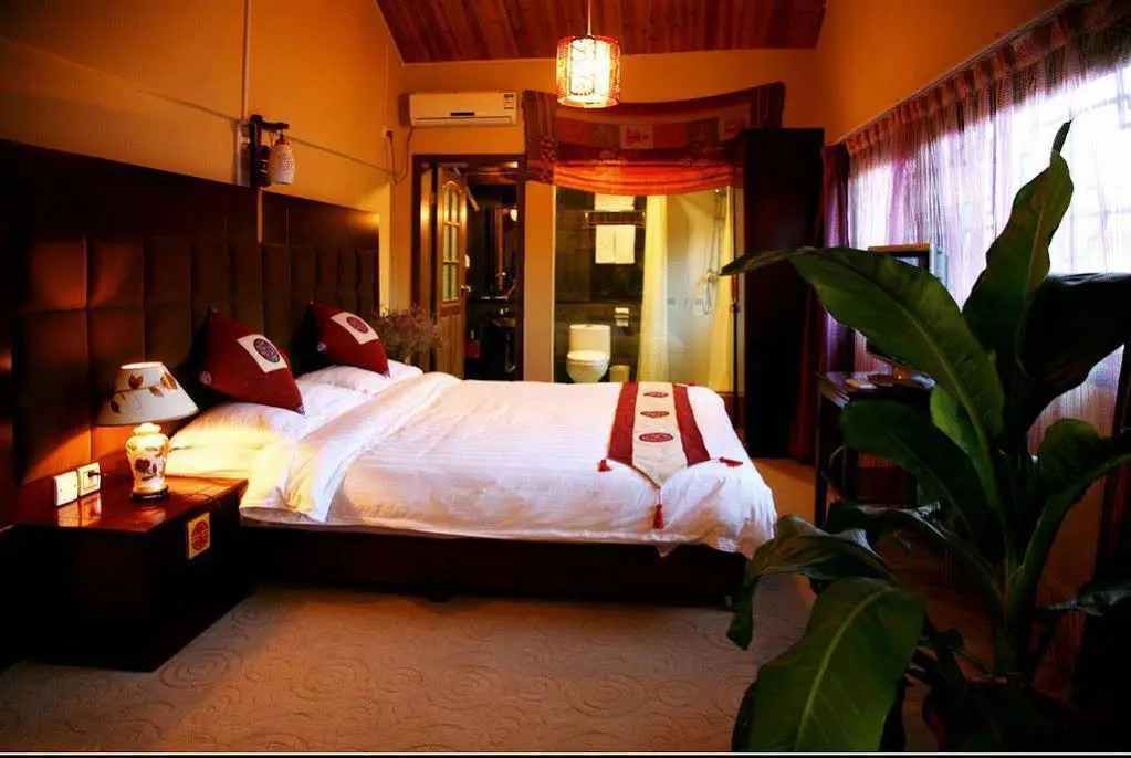Lijiang Yunmuwan provides breakfast and afternoon tea, offers free airport shuttle service, The hotel provides a platform for visiting the ancient city and Yulong snow
