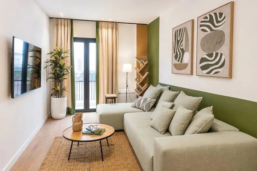 LIV - Upscale Athenian Apartment 1A
