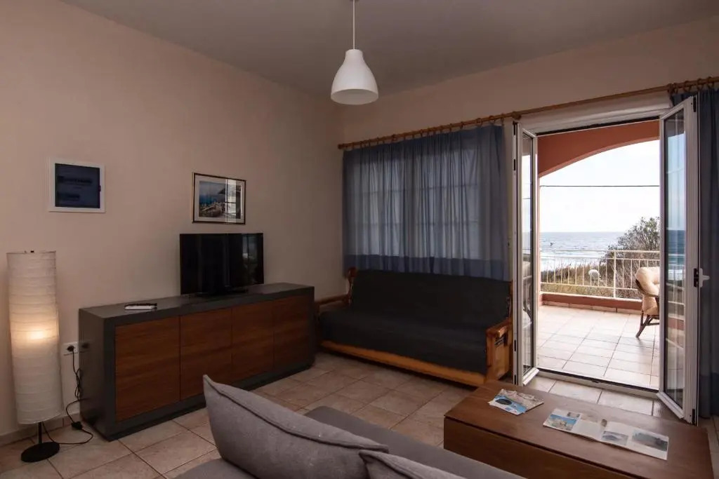 Lakis Apartments