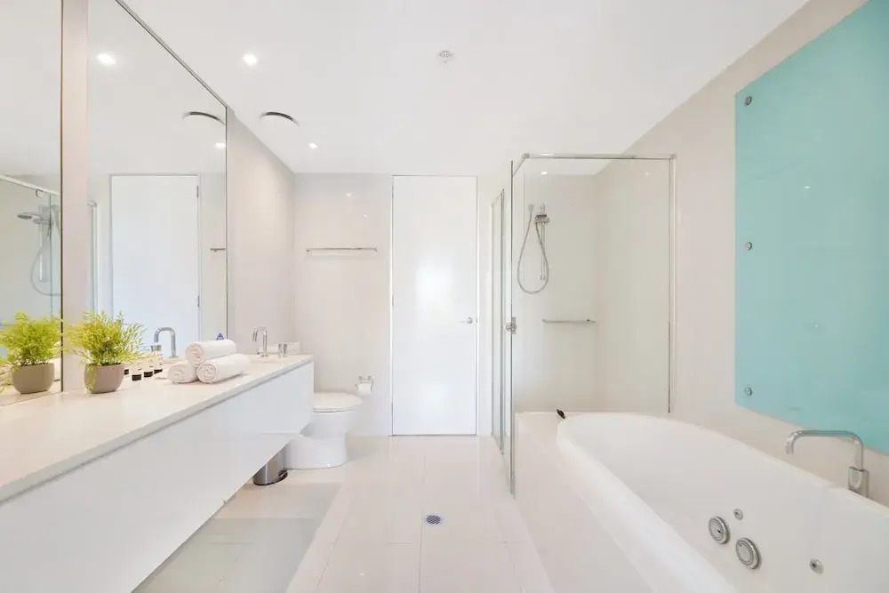 Scenic 2-bed With Pool, Gym