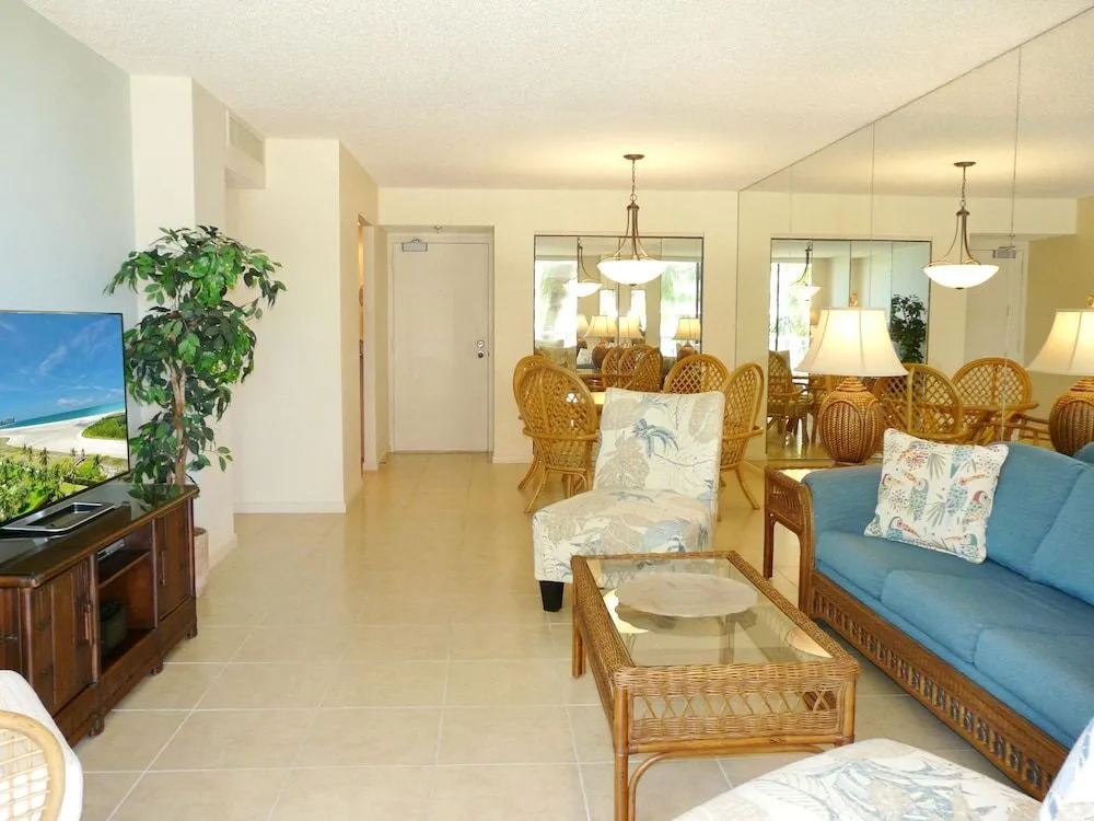 South Seas Tower 3-210